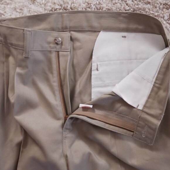 NEW Denver Hayes Men's Dress Pants 35" X 32" Khaki Pleated Front Straight Leg - Picture 6 of 7
